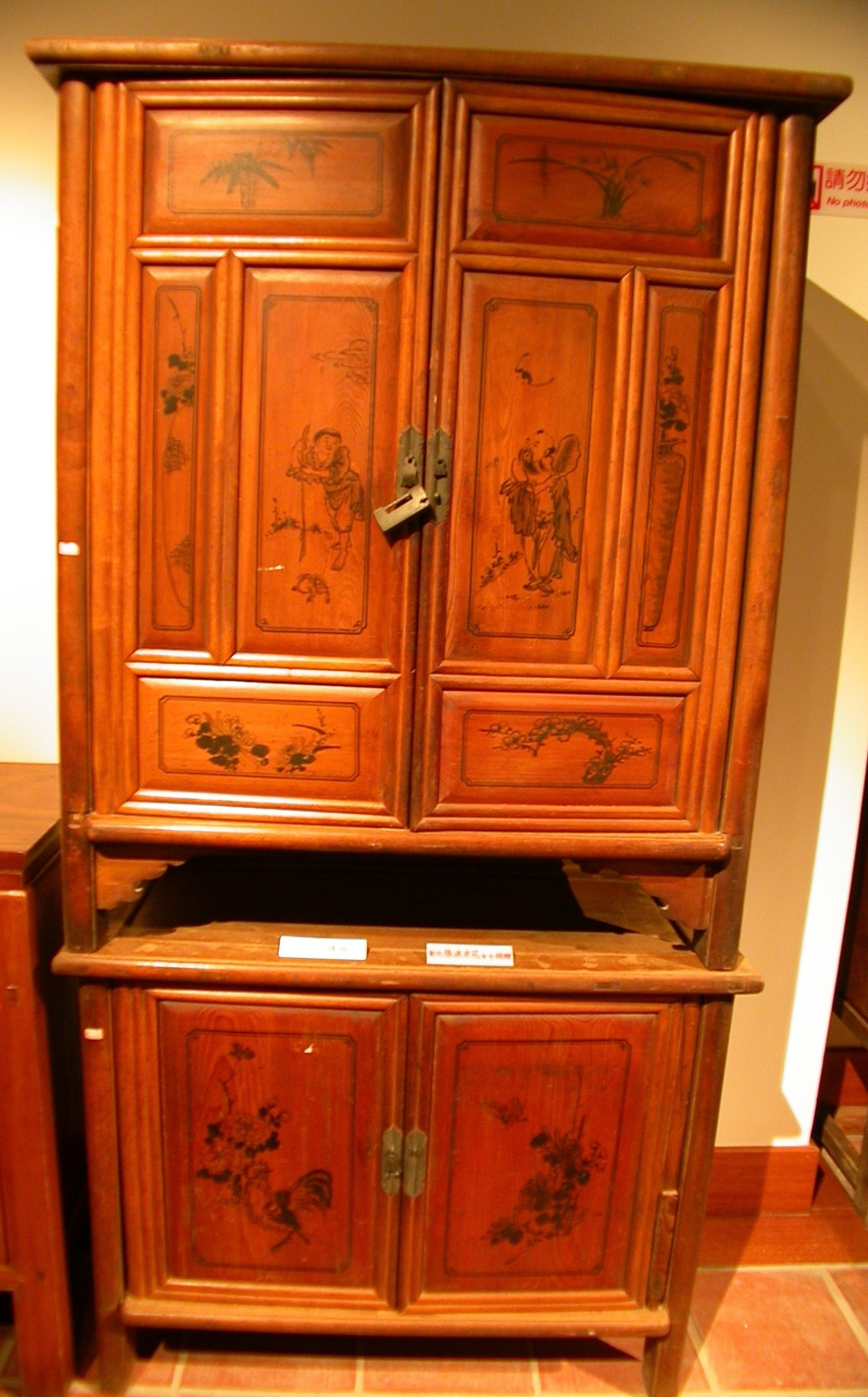 頂下衣櫥（臺灣文獻館藏 李駿濤拍攝）