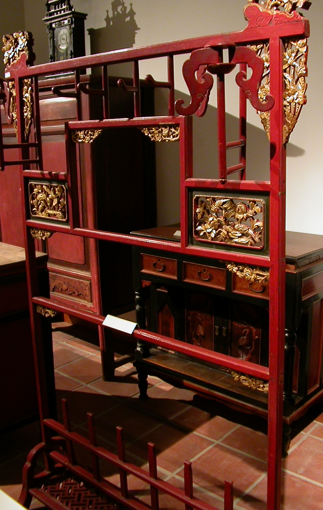 衣架（臺灣文獻館藏 李駿濤拍攝）