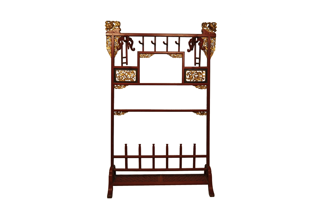 圖1：客家朱漆鎏金衣帽架