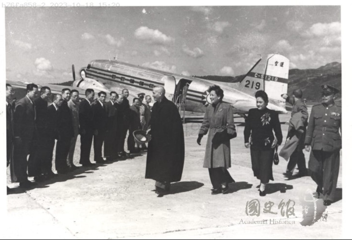 圖1：蔣中正的專機美齡號，資料來源：〈領袖照片資料輯集 （五）〉，《蔣中正總統文物》，國史館藏，數位典藏號：002-050101-00007-270