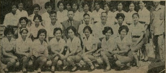 圖1：1964年10月公路局臺中運輸處參加車掌訓練班複訓的車掌小姐（出處：〈台中公路運輸處舉辦車掌訓練班，加強服務：輪流調訓，為期一週：嚴格認真〉，《臺灣民聲日報》，1964年10月23日，2版）