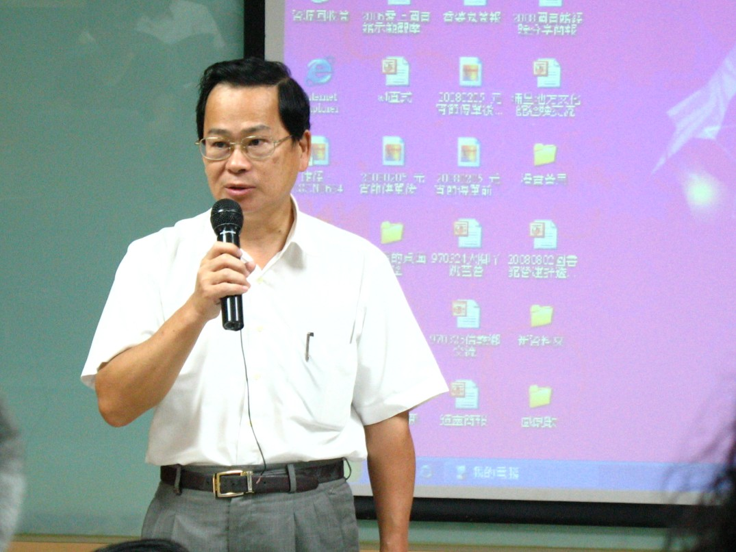 本館謝館長主持開幕