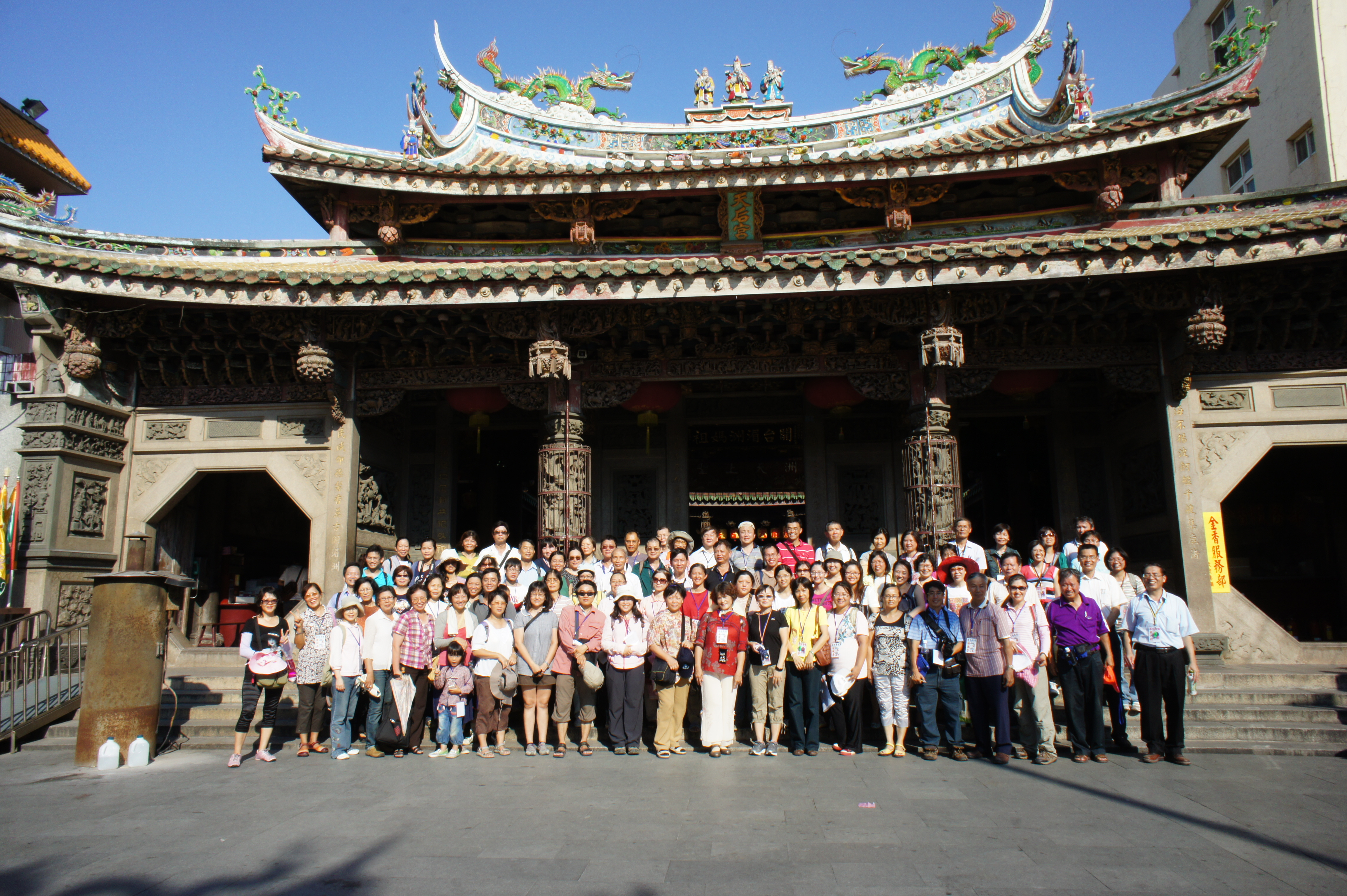 參與本次史蹟勘考成員在天后宮前合影留念