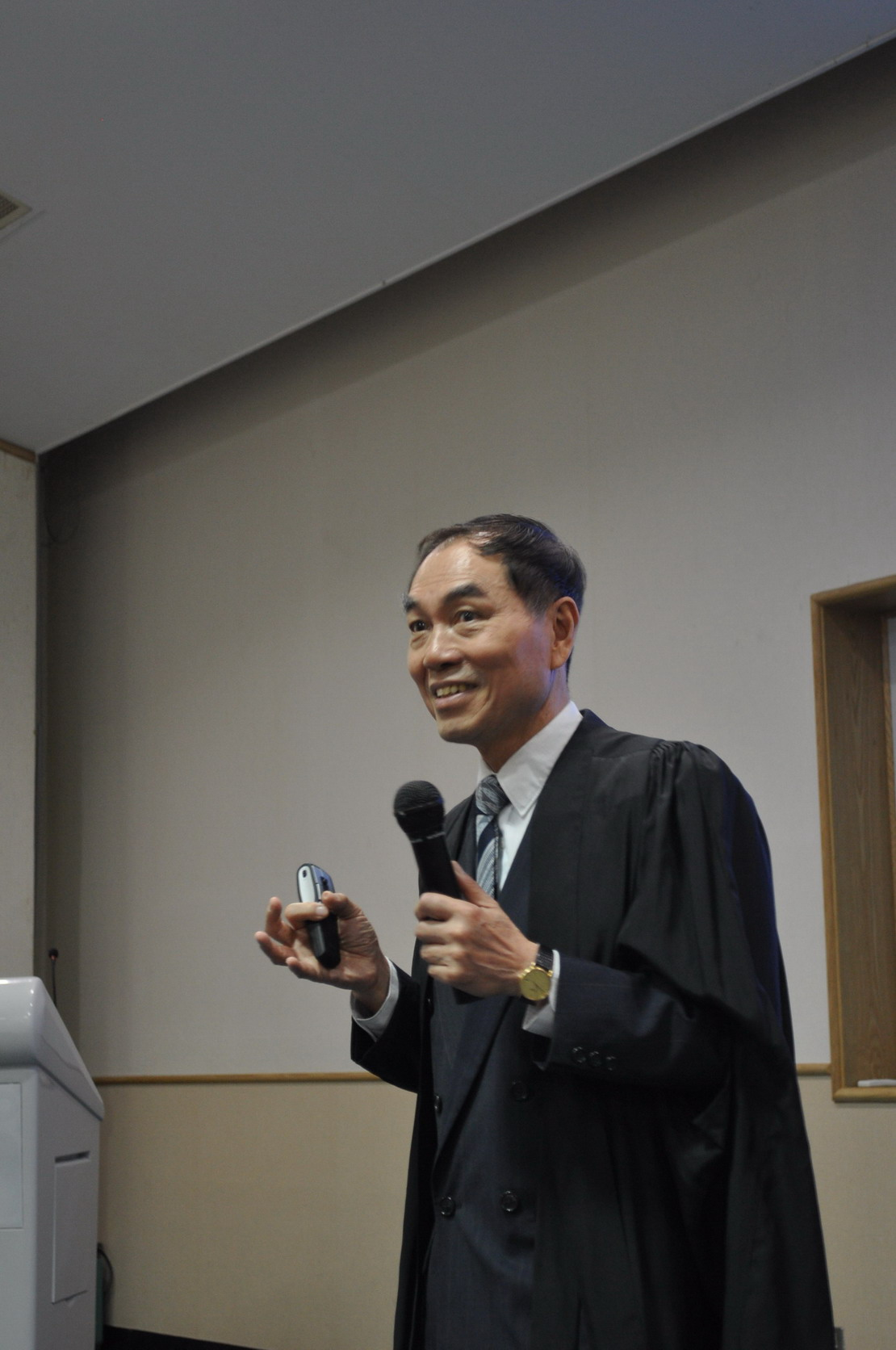講座黃宇和教授