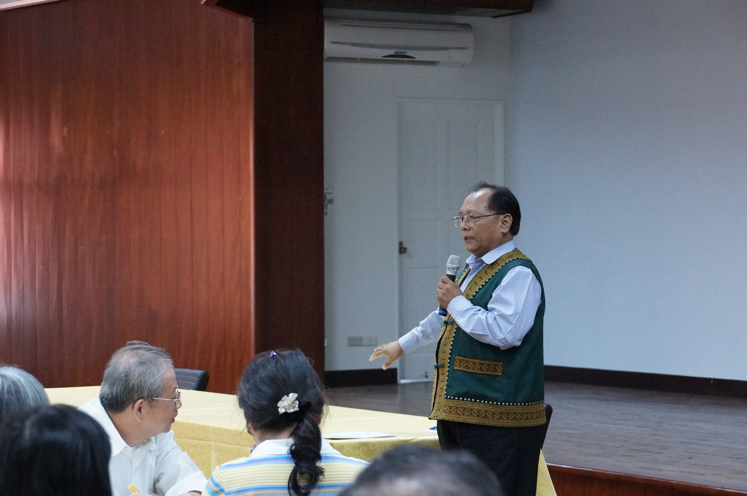 圖1.演講者童春發教授