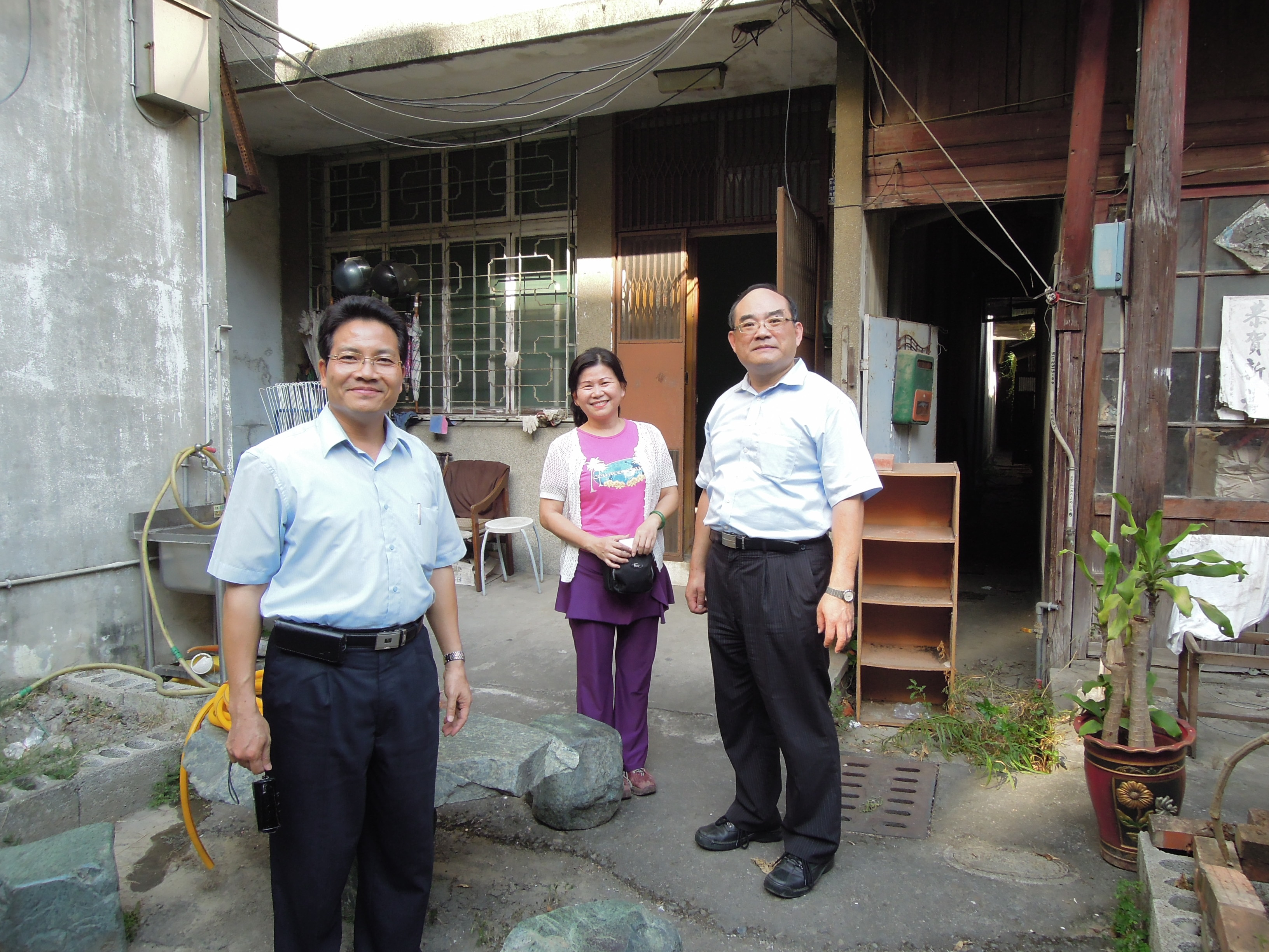圖1：張鴻銘館長（右）、林明洲組長（左）與引介人曾小姐共同會勘