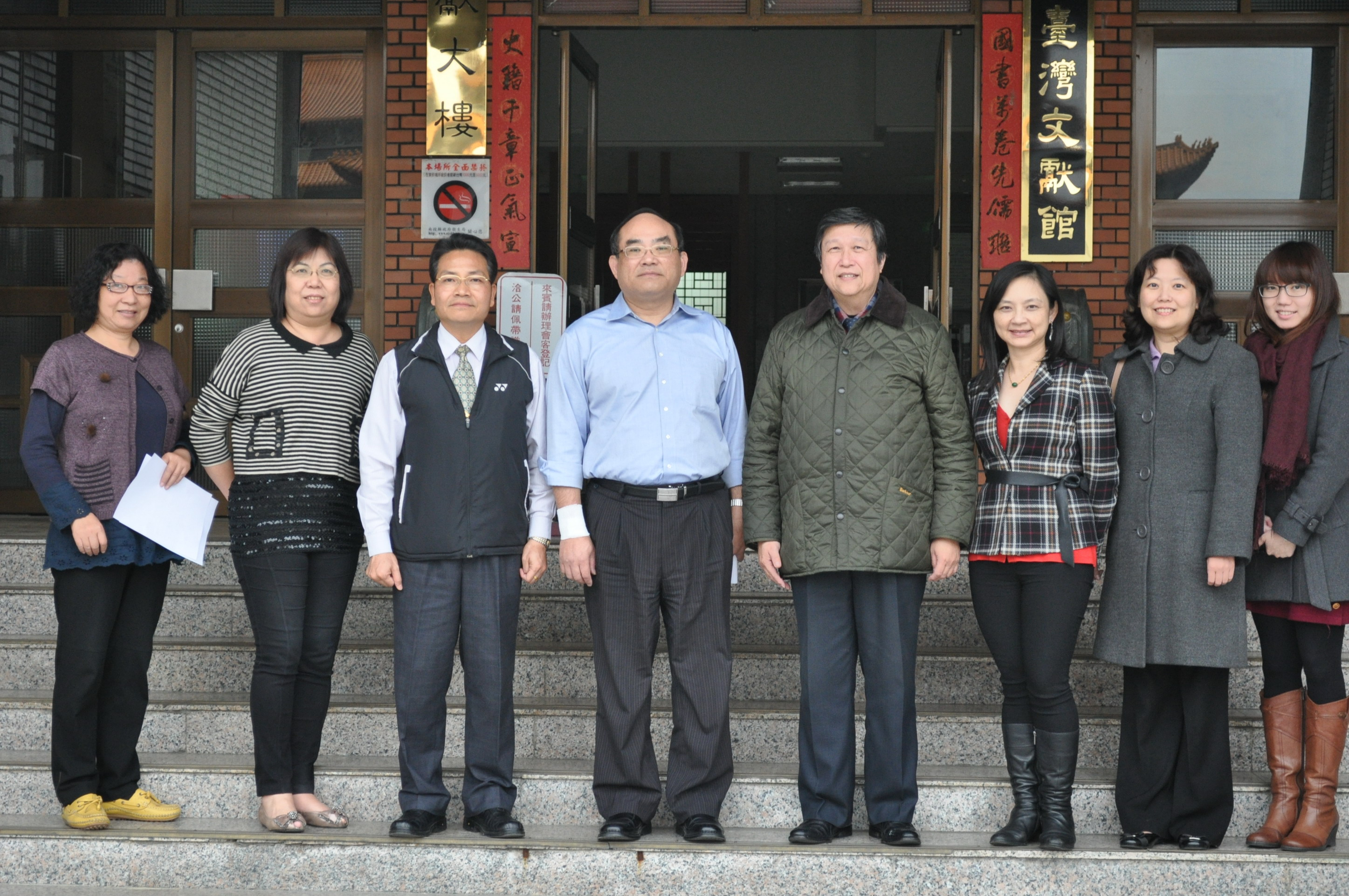 圖1：張鴻銘館長(左四)與科技部企劃處席時昶組長(右四)等合影