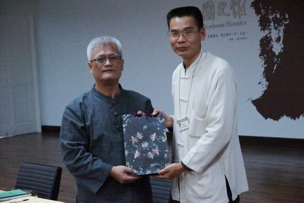 圖1：劉澤民副館長與孫大川教授演講後合影