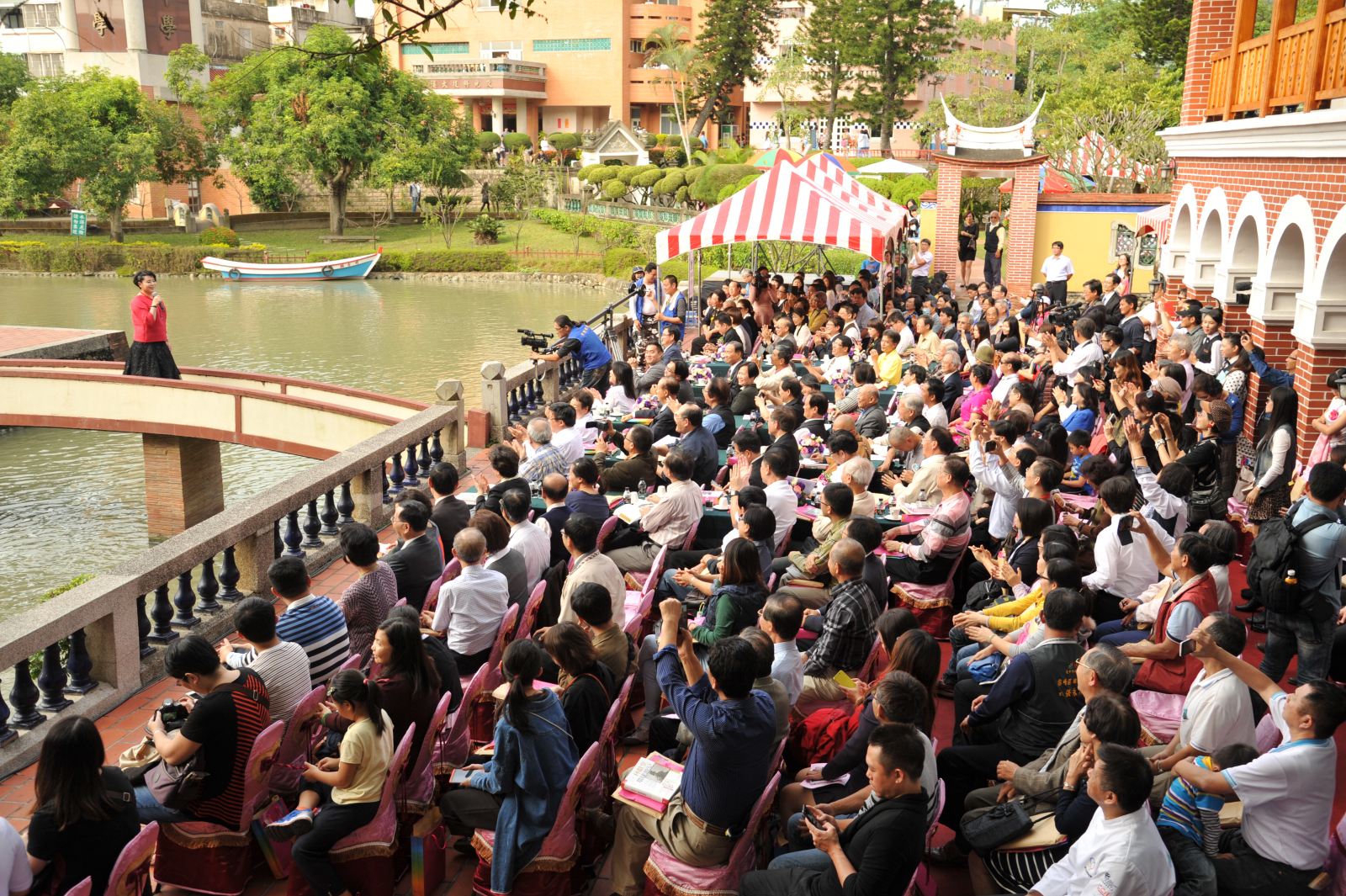 圖4.《環球遊記》新書發表會，邀請聲樂家簡文秀表演盛況