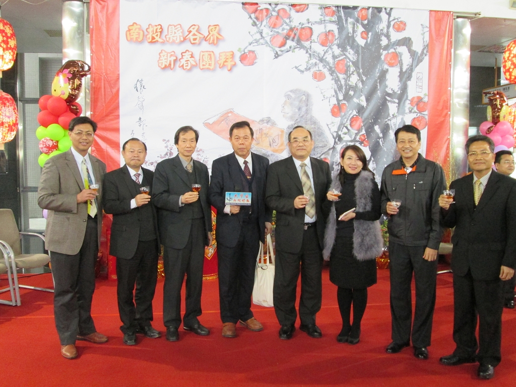  圖1：與與會貴賓合影留念(張鴻銘館長右4)