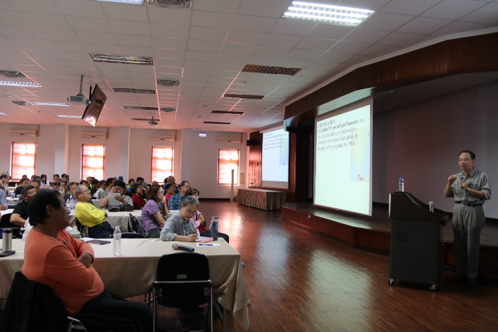 圖1：康培德教授演講