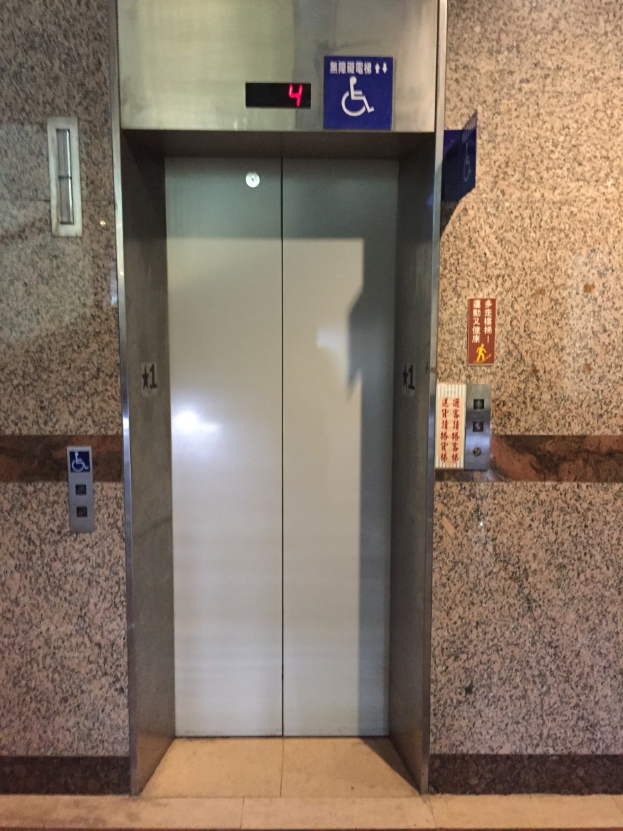 史蹟大樓無障礙電梯.jpg