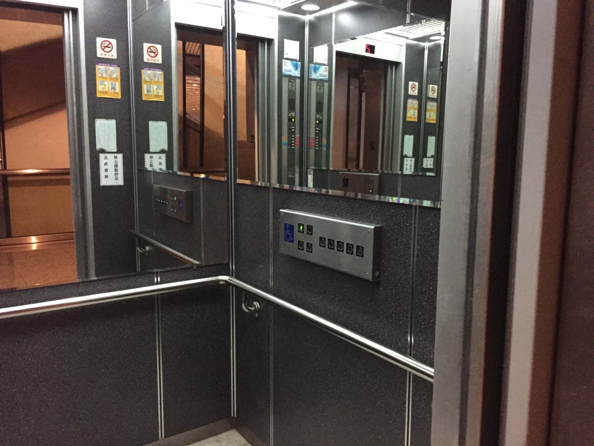 文物大樓無障礙電梯副操作盤.jpg