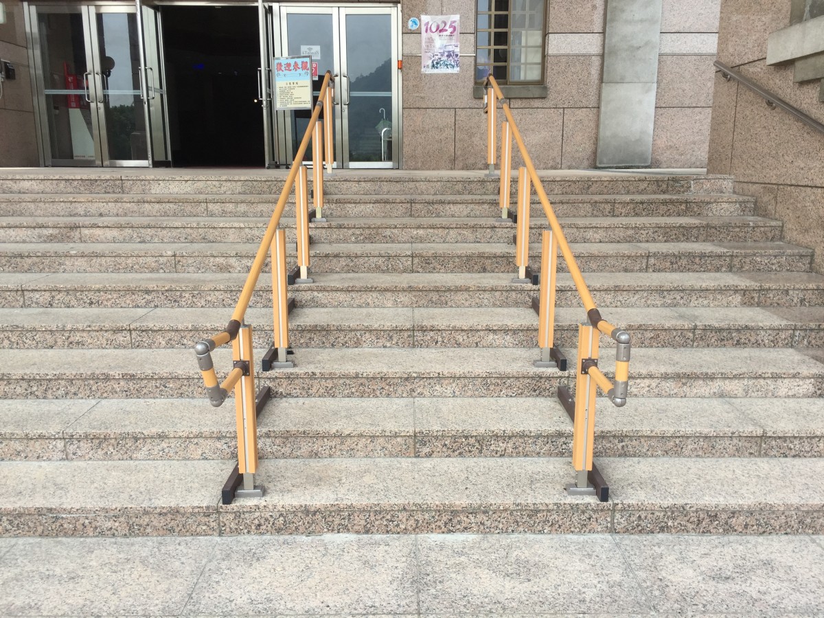 文物大樓無障礙扶手-由下往上.jpg