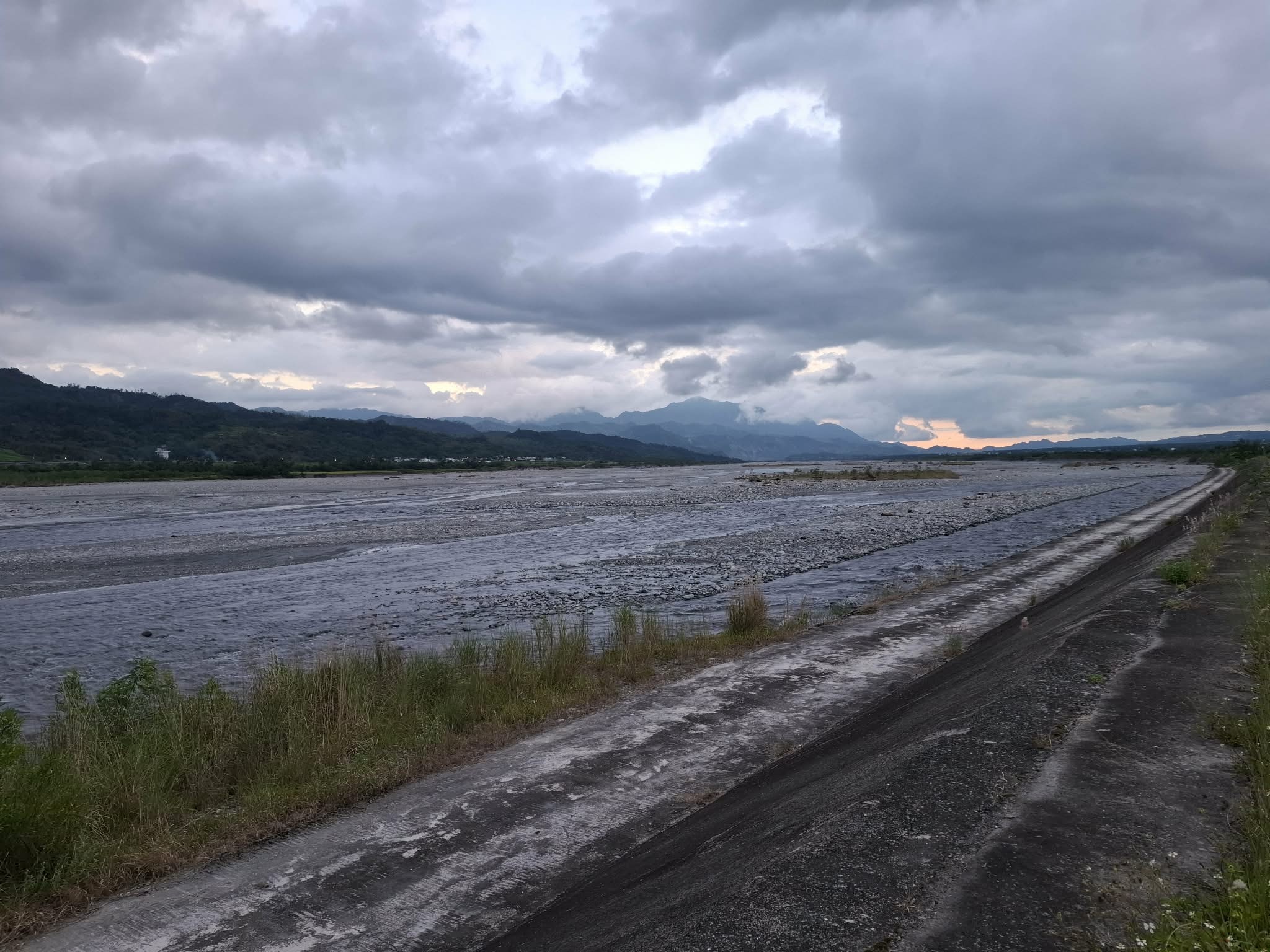 圖7：從卑南溪西岸遠眺電光社區一景（楊絲羽拍攝）.jpg