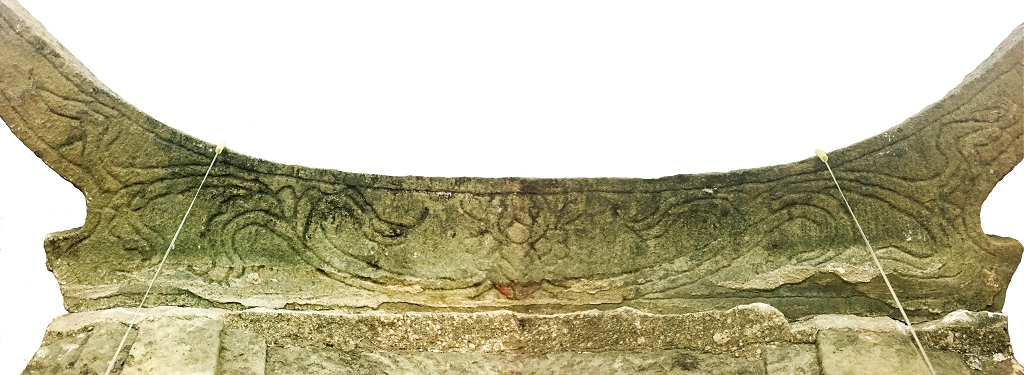 圖6：翹脊上面陰刻雙龍搶珠