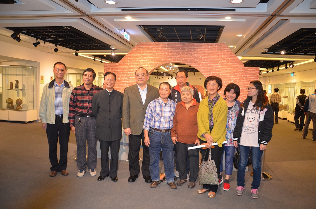 圖13：貴賓於展場合影