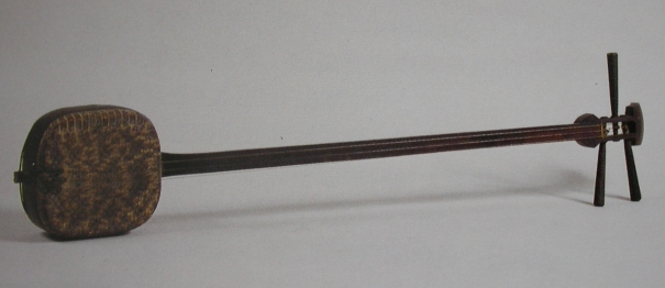 圖：三弦（摘自《臺灣民俗文物辭彙類編》）