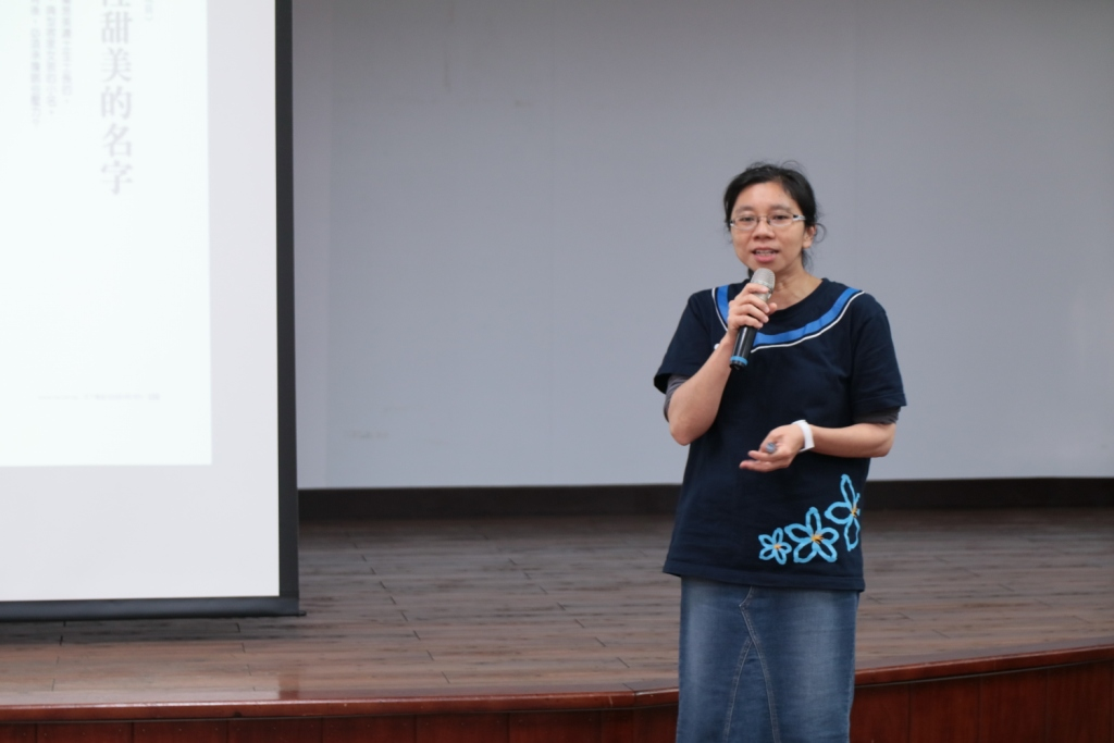 圖2：洪馨蘭教授演講