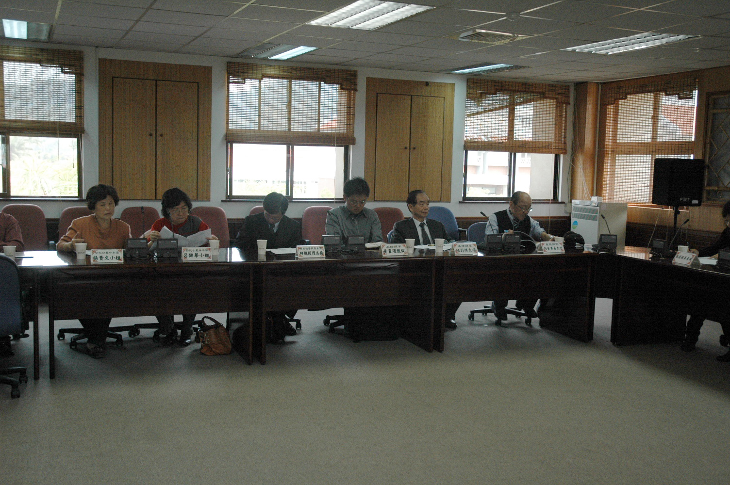 各家族派員與會