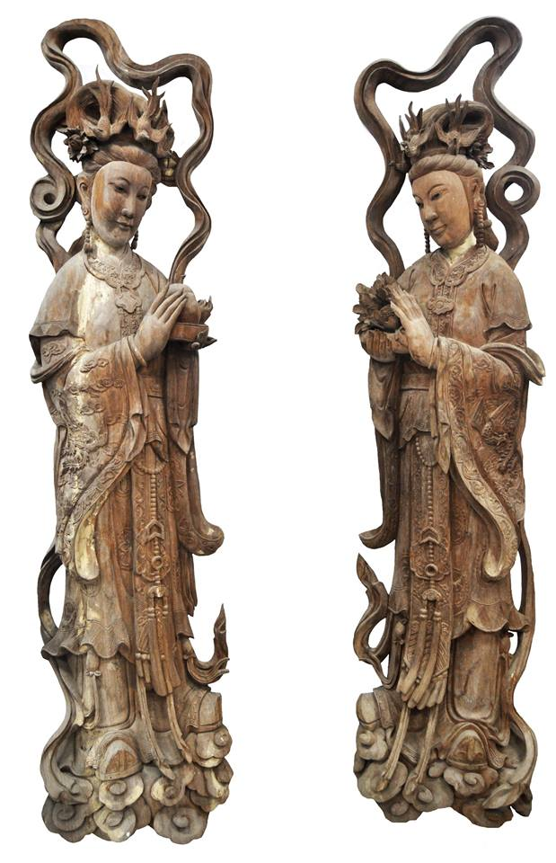 圖2：木雕工藝師高基培先生捐贈個人木雕舊作「宮娥」1對