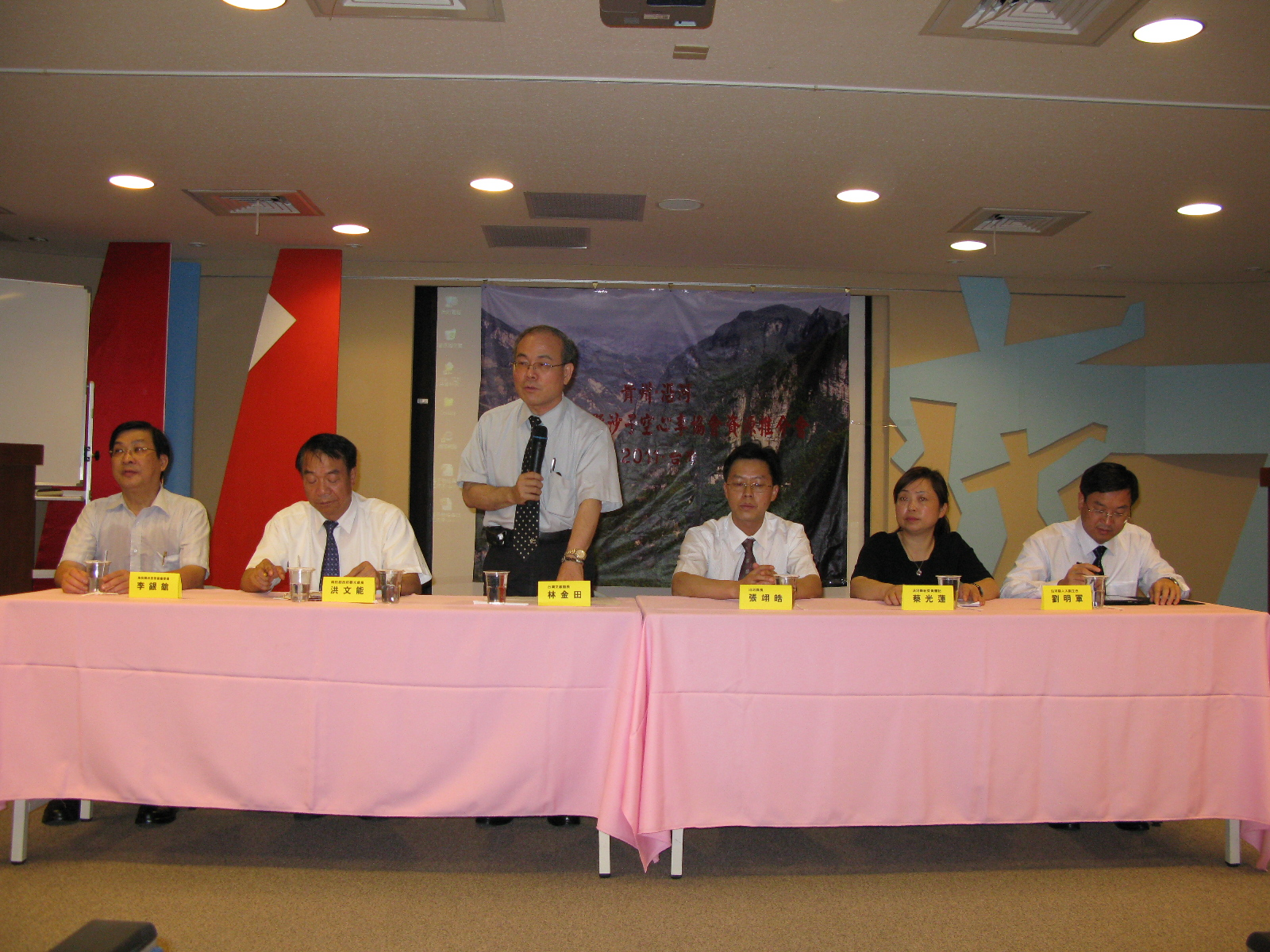 林館長金田(立者)致歡迎詞及簡介本館業務概況