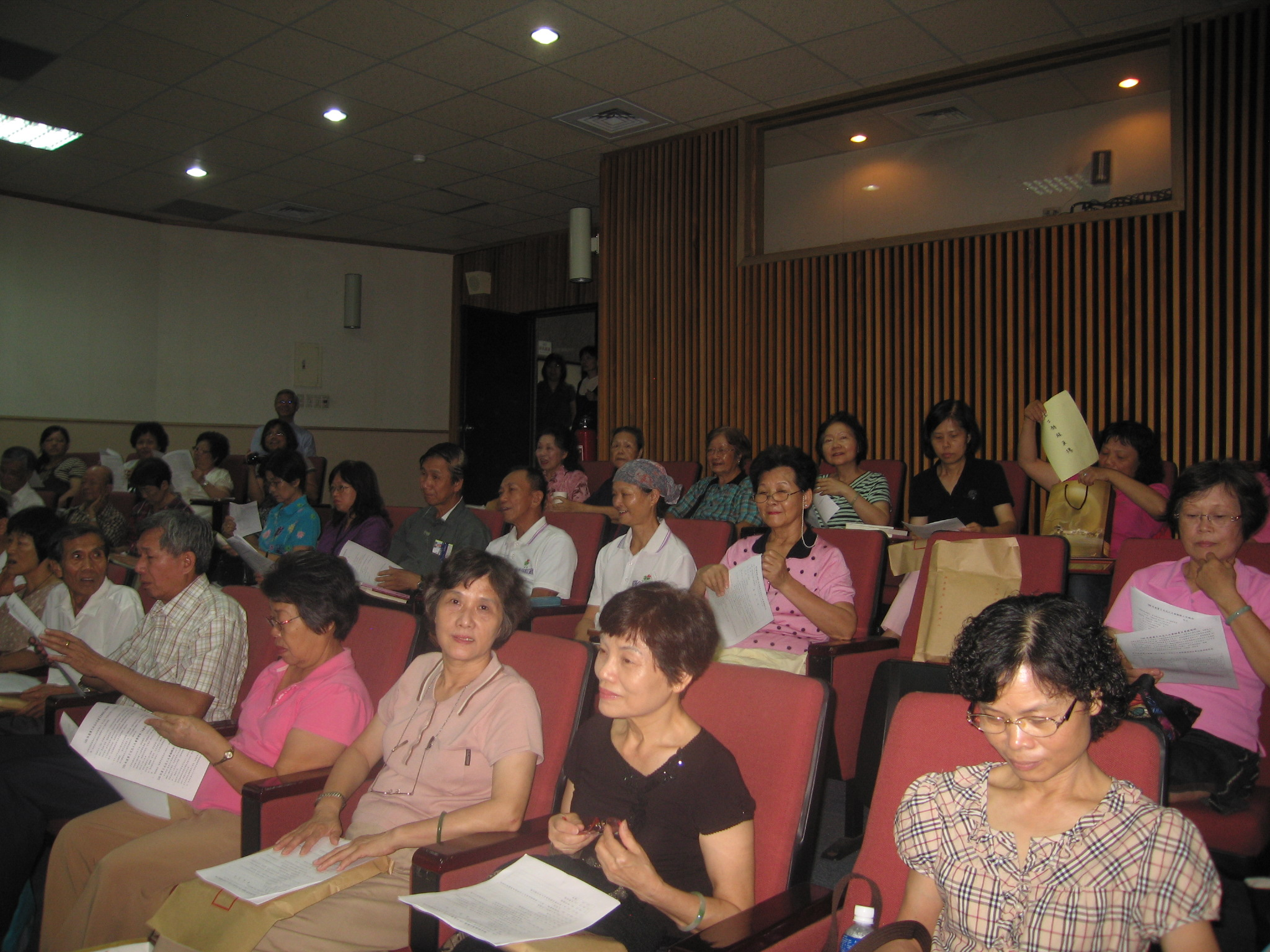 志工們踴躍出席志工大會