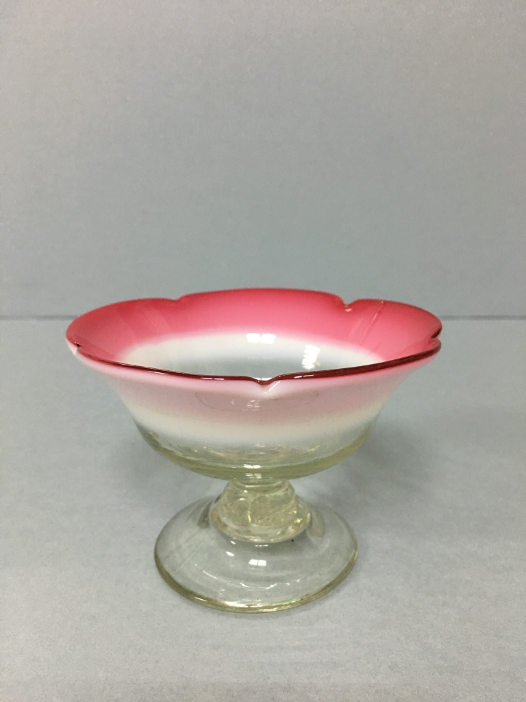 圖3：冰碗花瓣形撇口和色澤