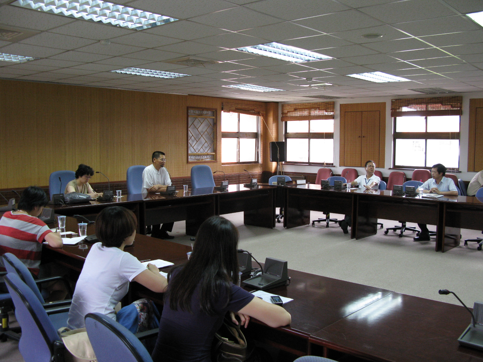 本館劉主任秘書澤民與訪問團就兩岸志書編修等圖書檔案業務交流座談