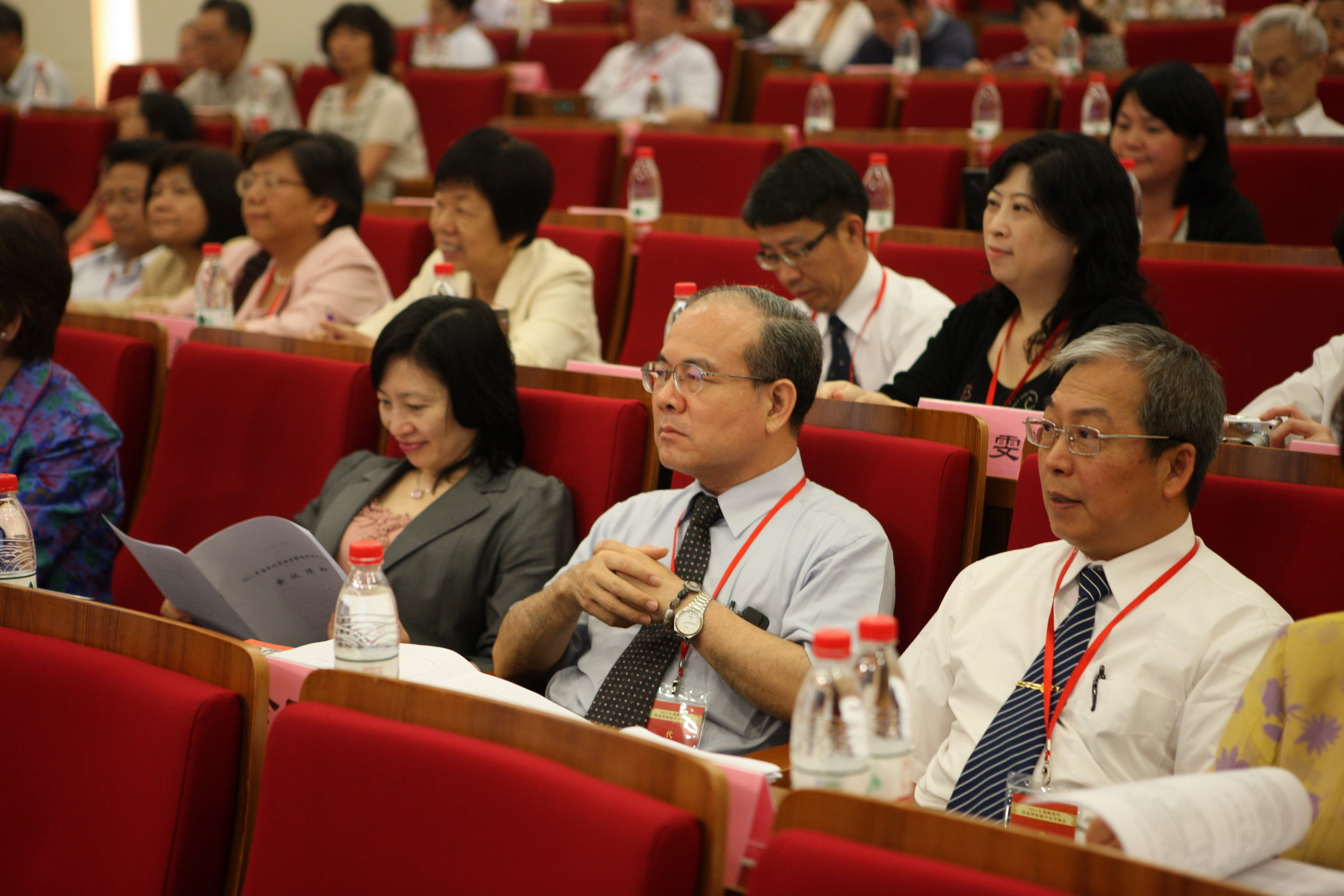 本館林館長金田(右二)出席「2011年海峽兩岸檔案暨資訊微縮學術交流會」