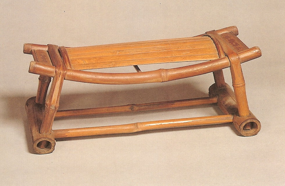 竹枕〈翻拍自臺灣省政府文化處《虎年臺灣民俗文物大展專輯》〉