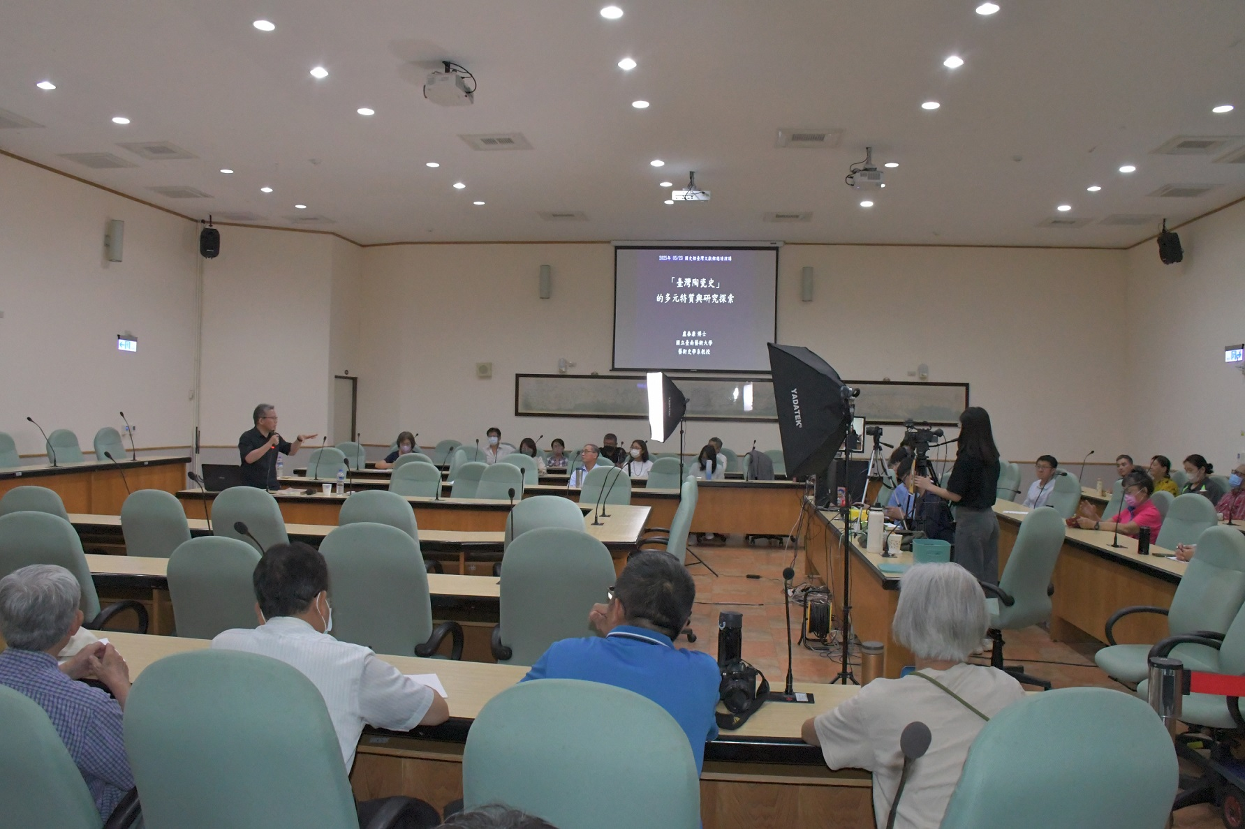 圖3：演講現場2