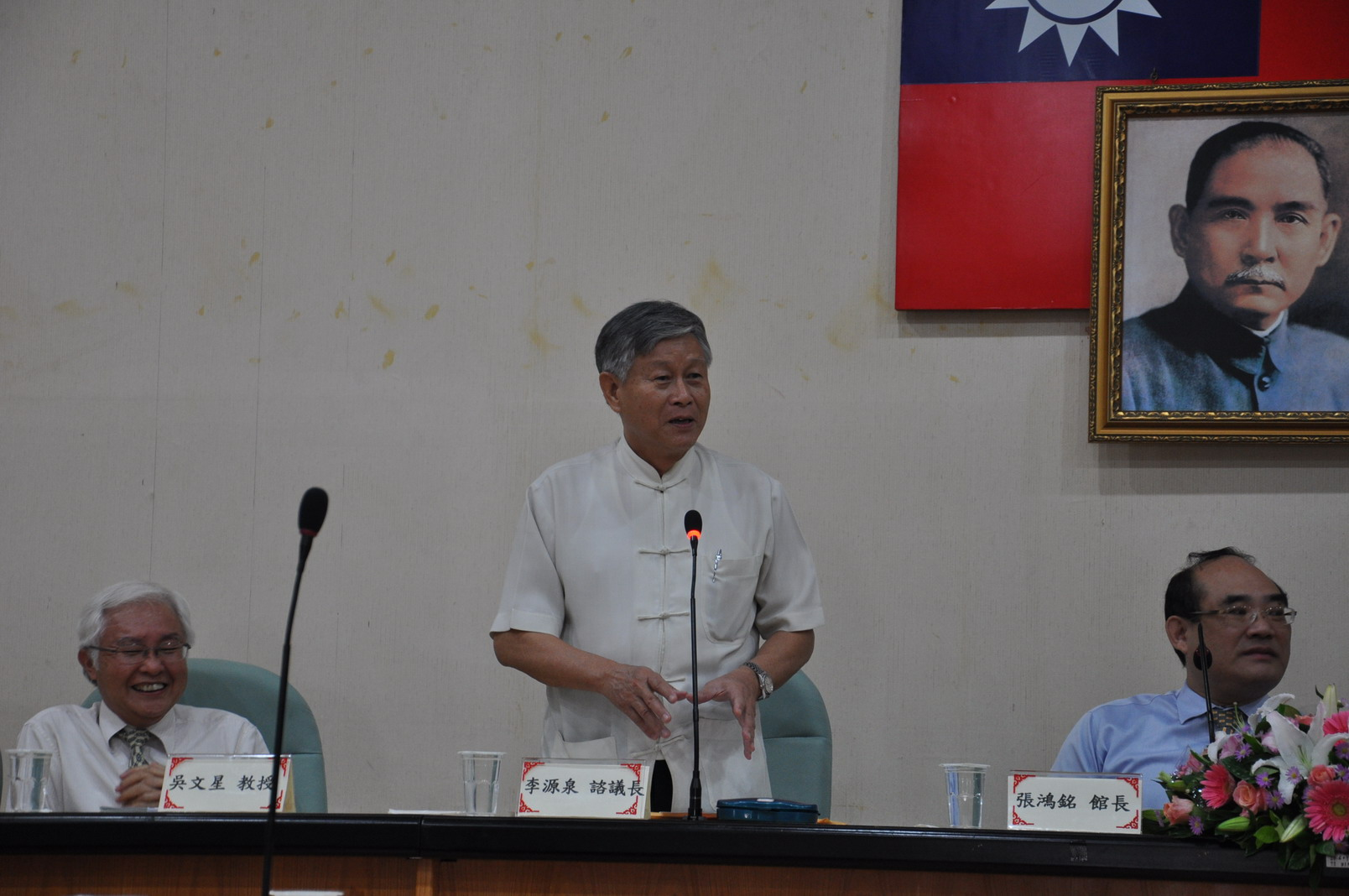 貴賓致詞：臺灣省諮議會李諮議長源泉（中立）