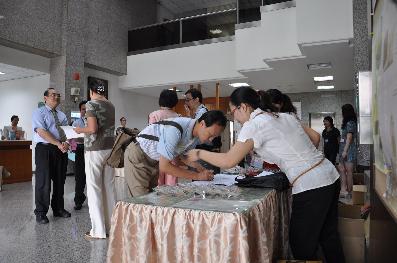 研討會參加人員報到情形