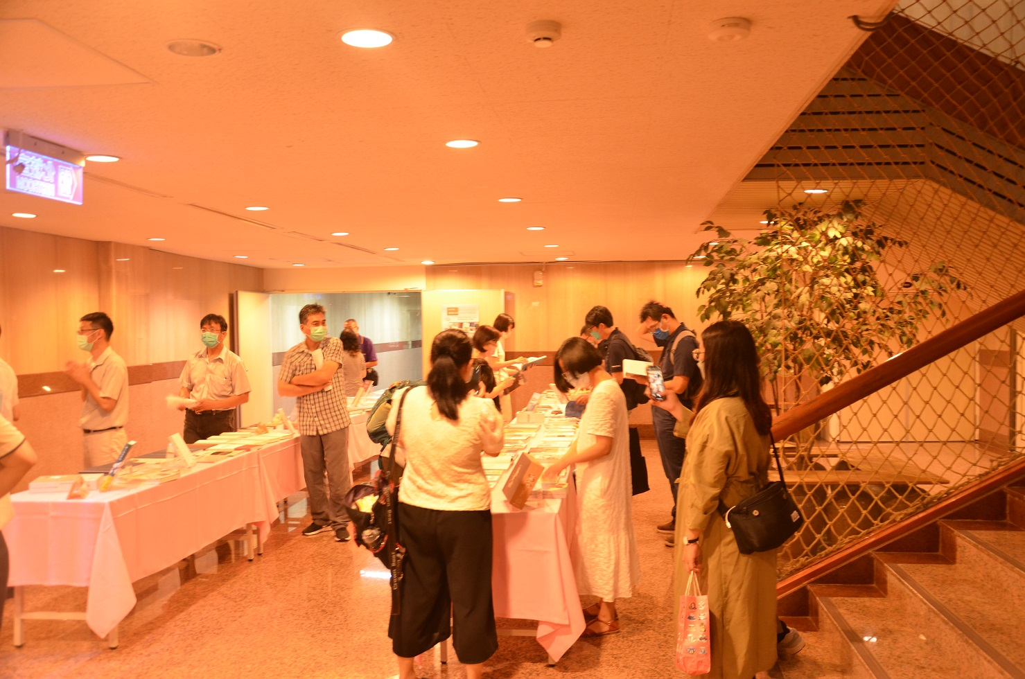 圖24：得獎書刊展示（二）