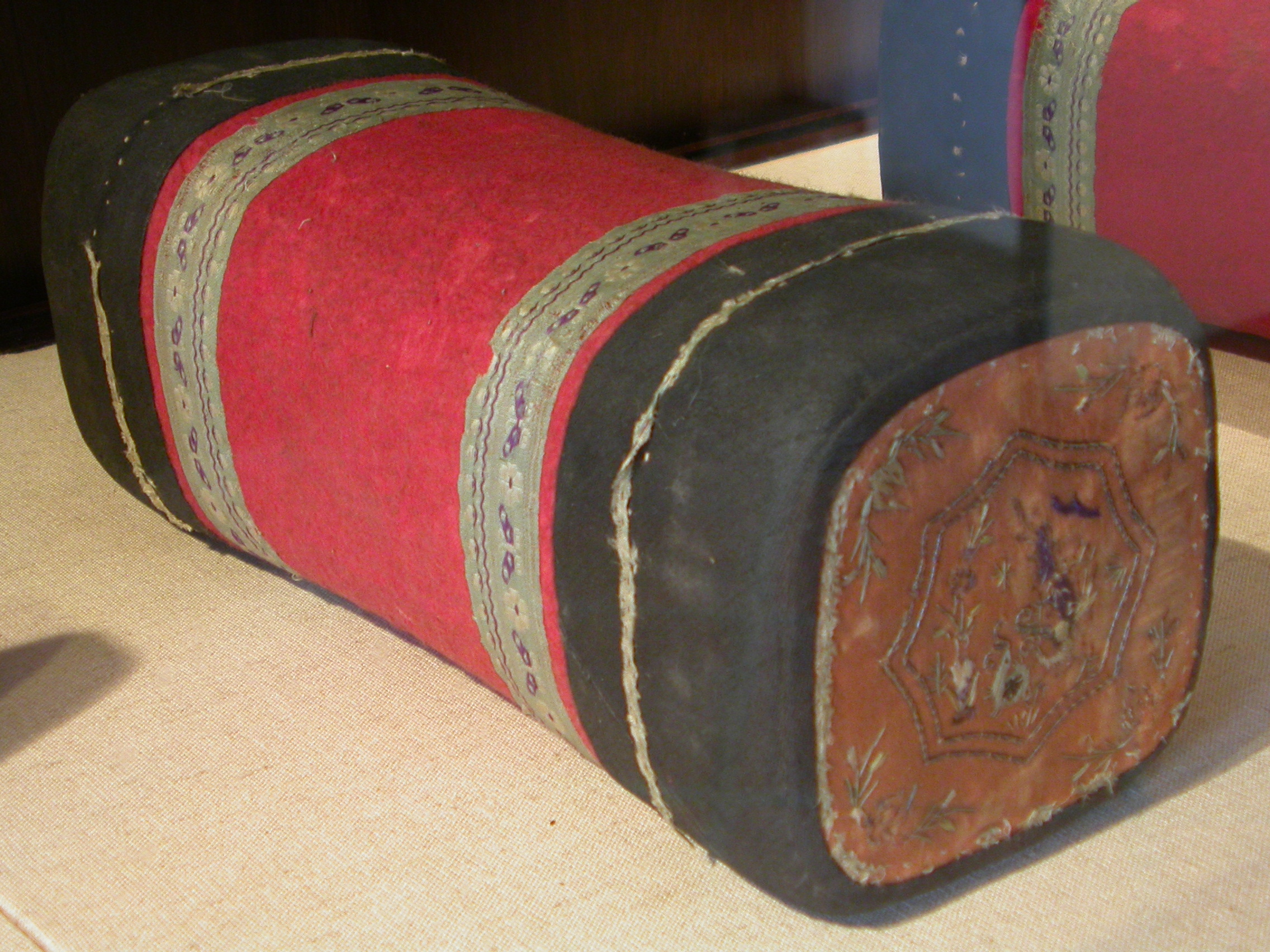 繡花枕（林安泰古厝民俗文物館 李駿濤拍攝）