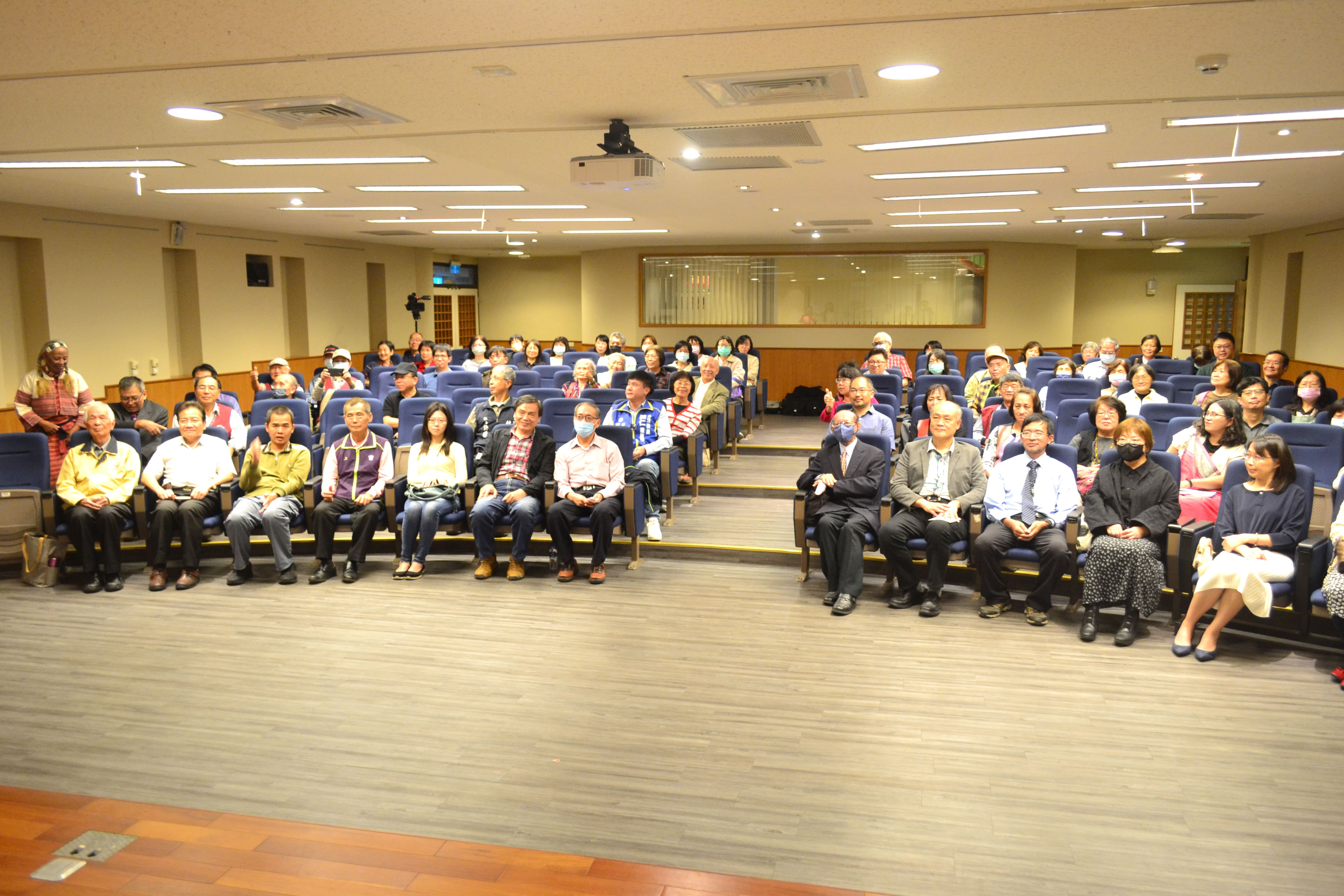 圖4：與會來賓現場合影1