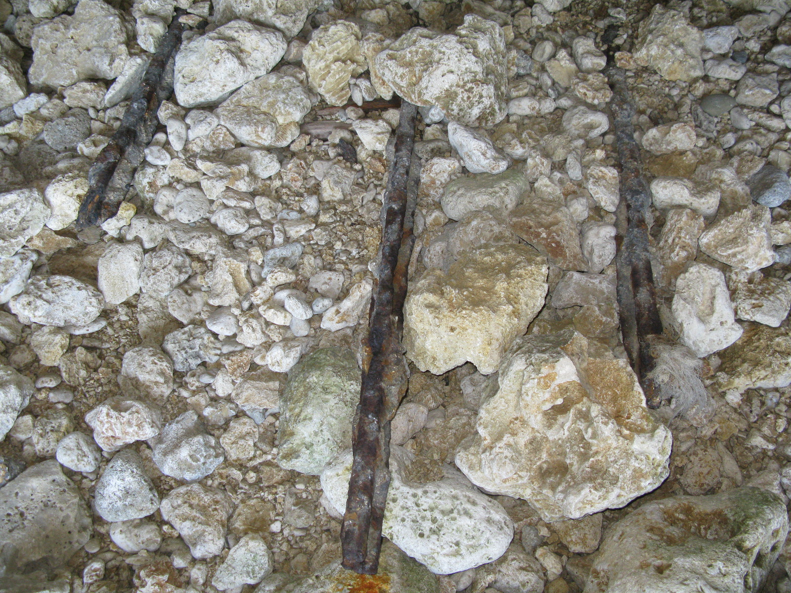 第1個格納壕洞遺留之軌道