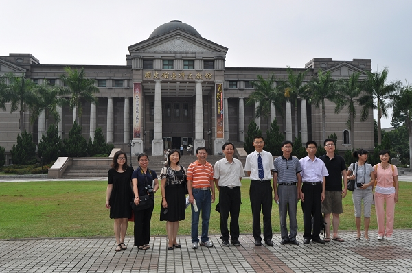 劉副館長澤民(左6)與參訪團合影