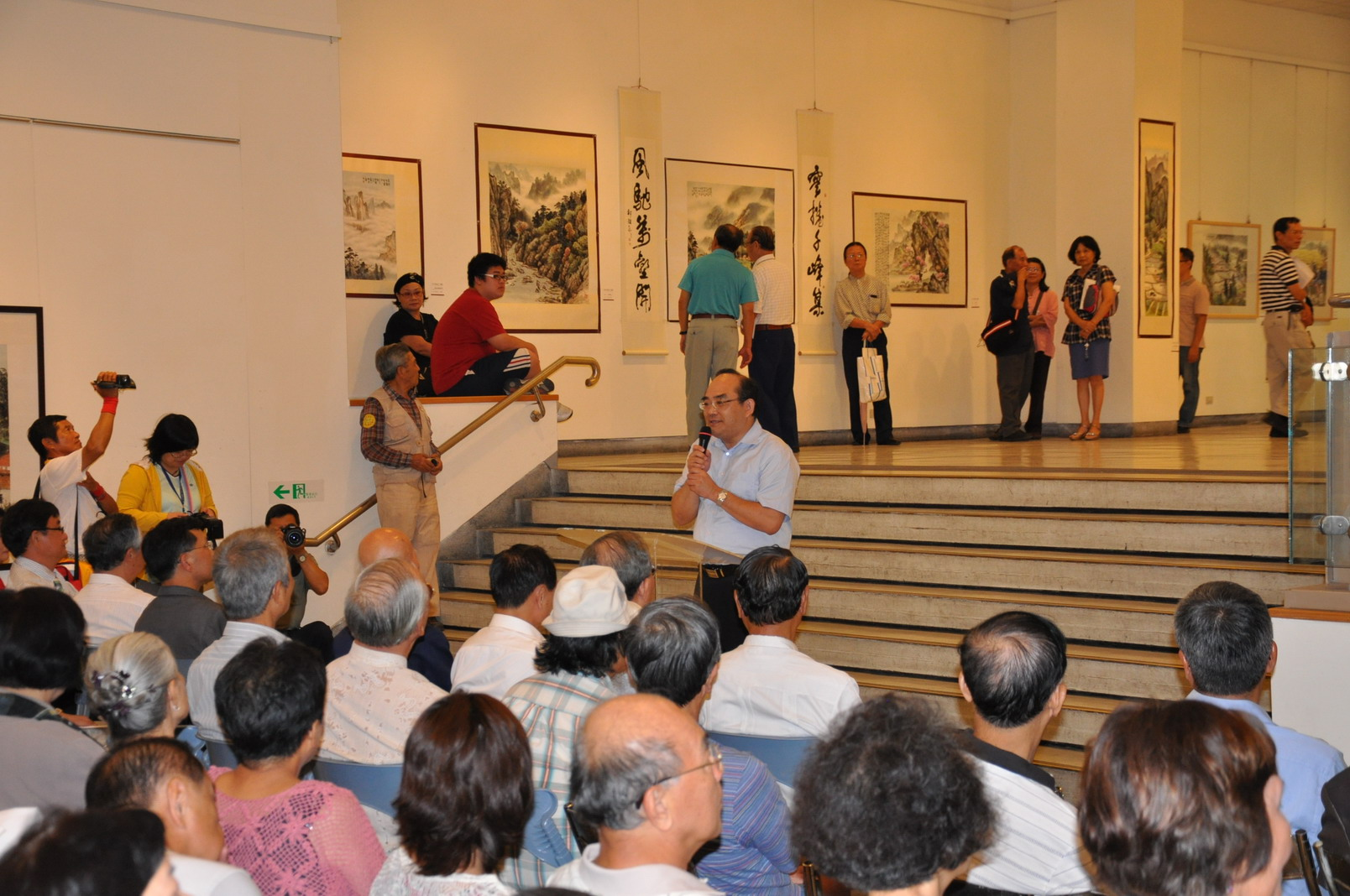 張館長鴻銘應邀致詞祝賀「柯耀東大師書畫展」展出成功（攝影：黃秋紅）