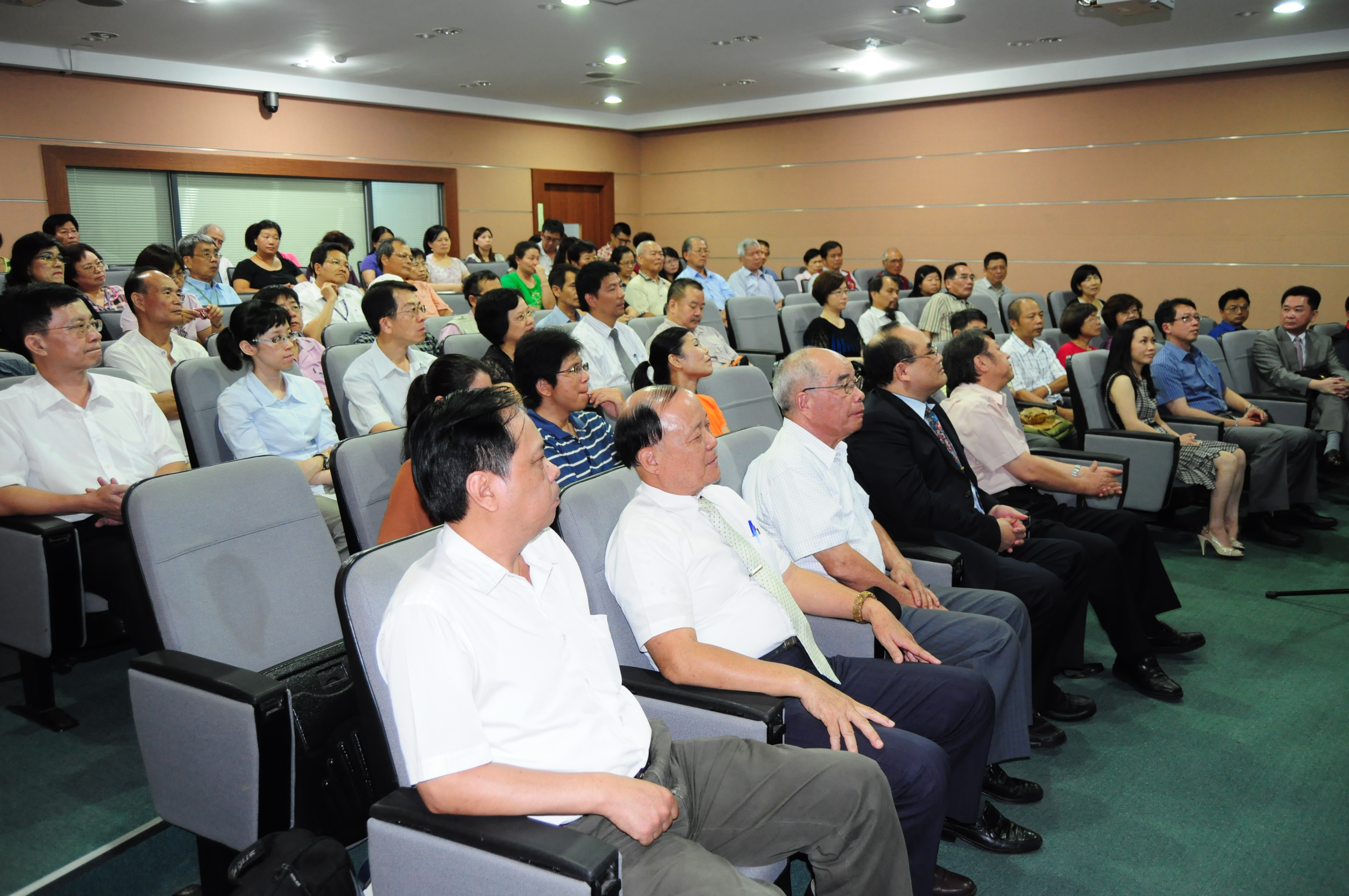 參加開幕來賓雲集