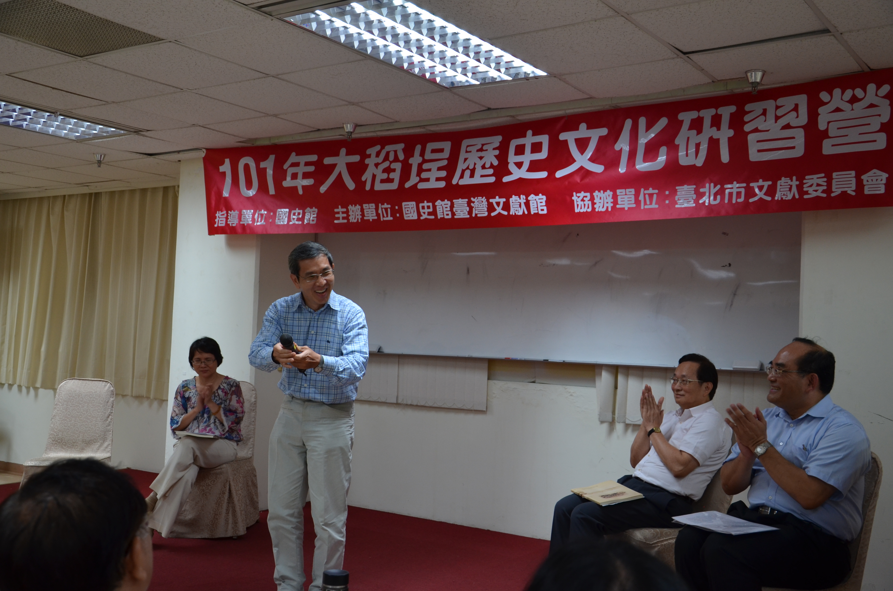 臺北市文獻委員會翁執行秘書誌聰致詞