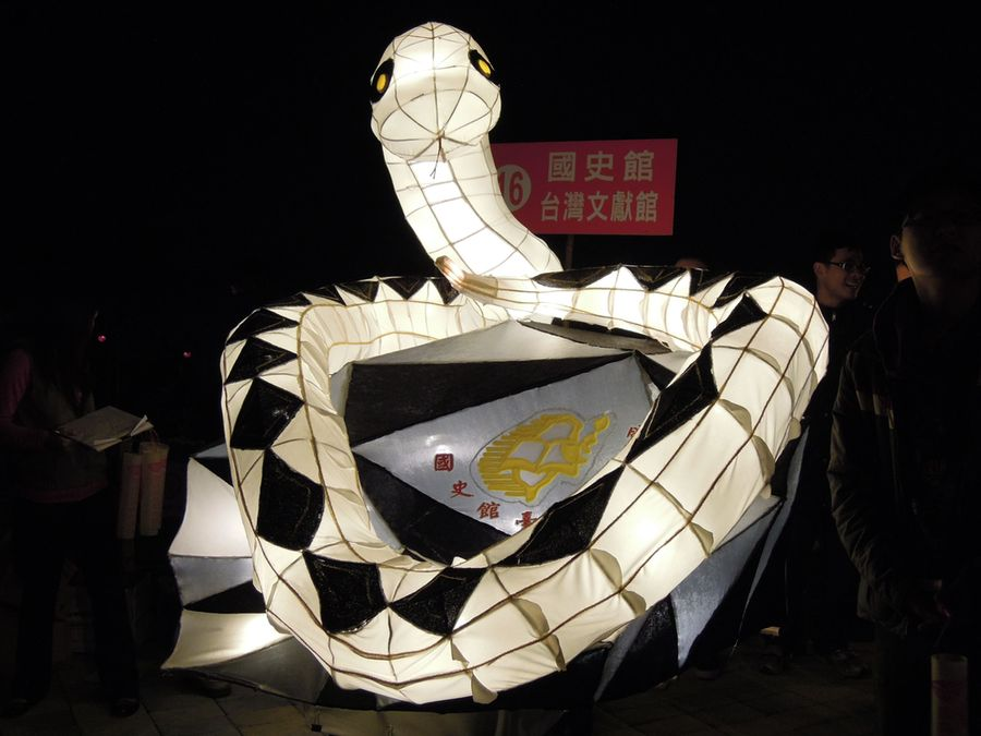 本館踩街主題燈－「蛇守巖」