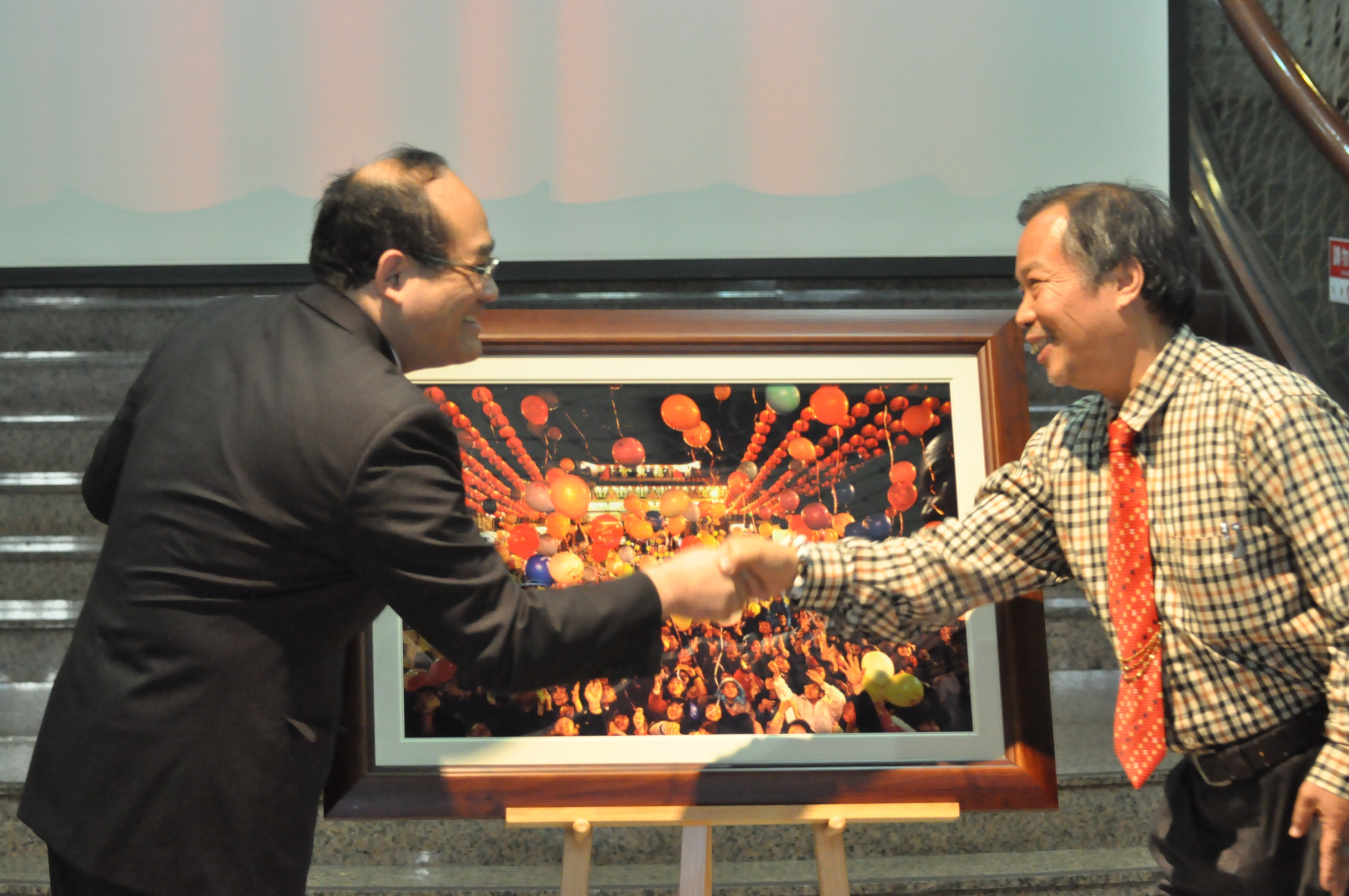 茆庸正先生捐贈作品「放氣球祈福」