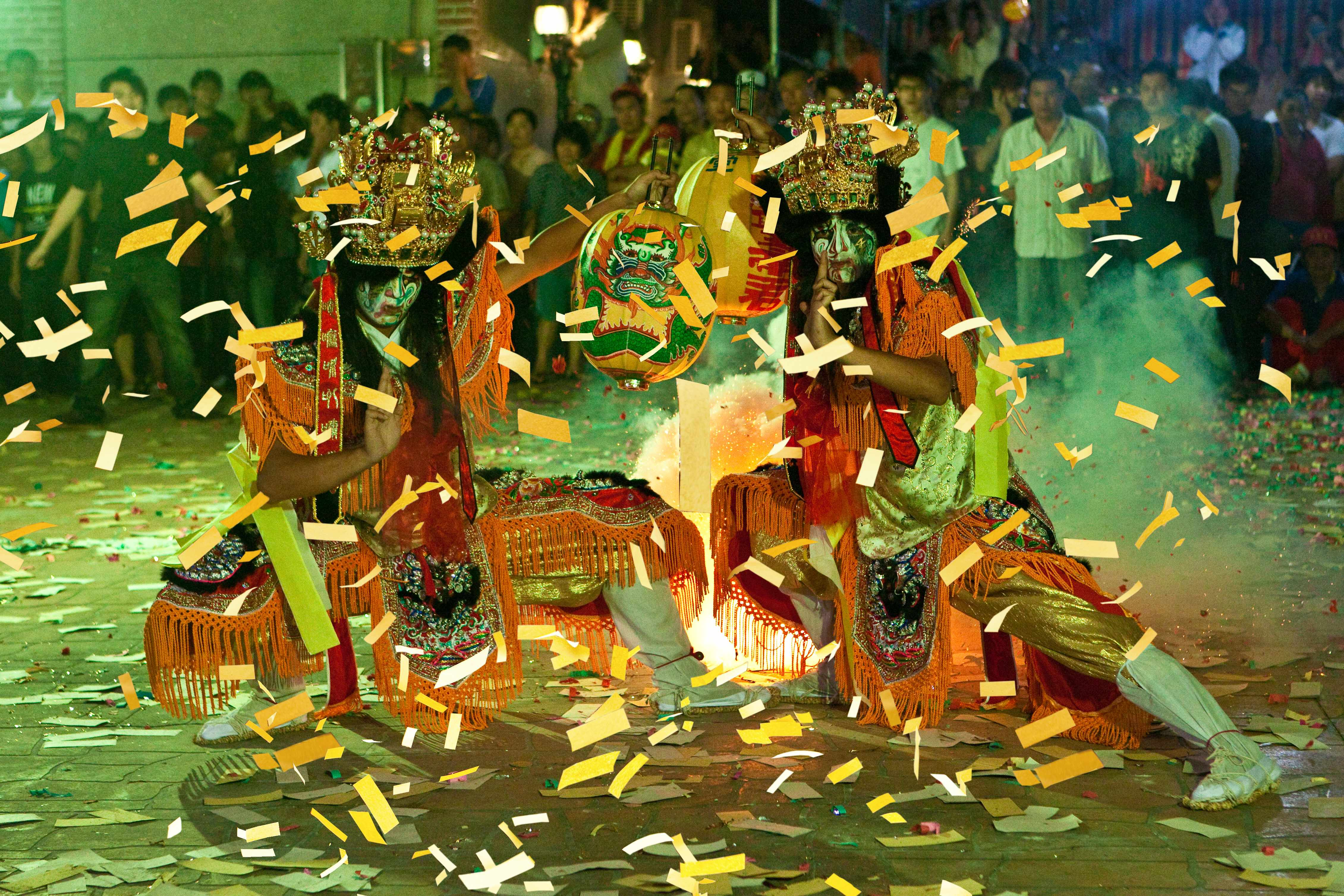 圖二︰官將二首展神威／茆庸正攝／「印象臺灣　民俗節慶」特展展件