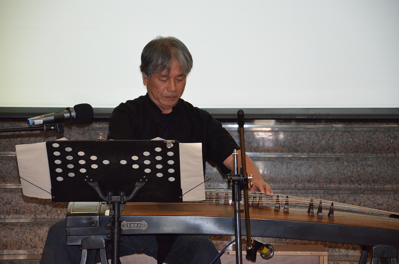 圖13：陳信華老師古箏彈奏