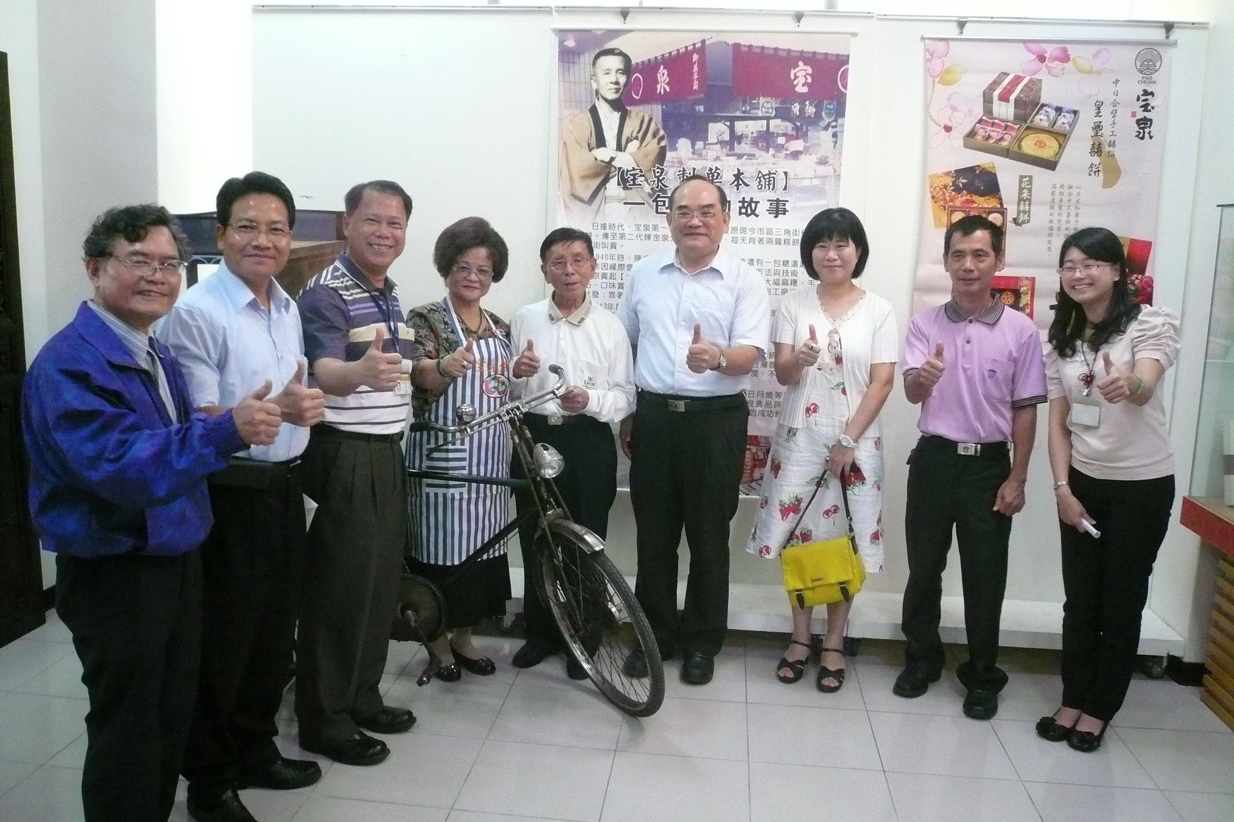 本館張鴻銘館長（中）與主辦單位幹部合影