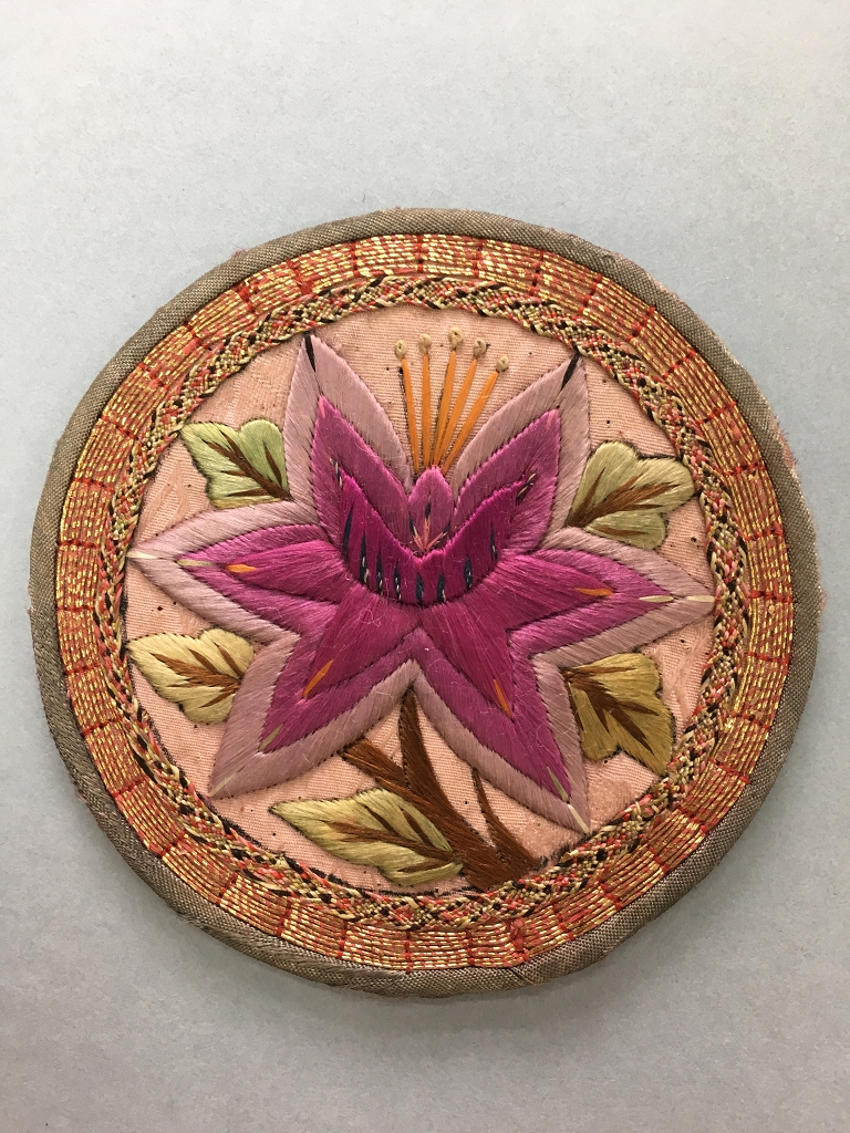 圖5：花草圖案繡片