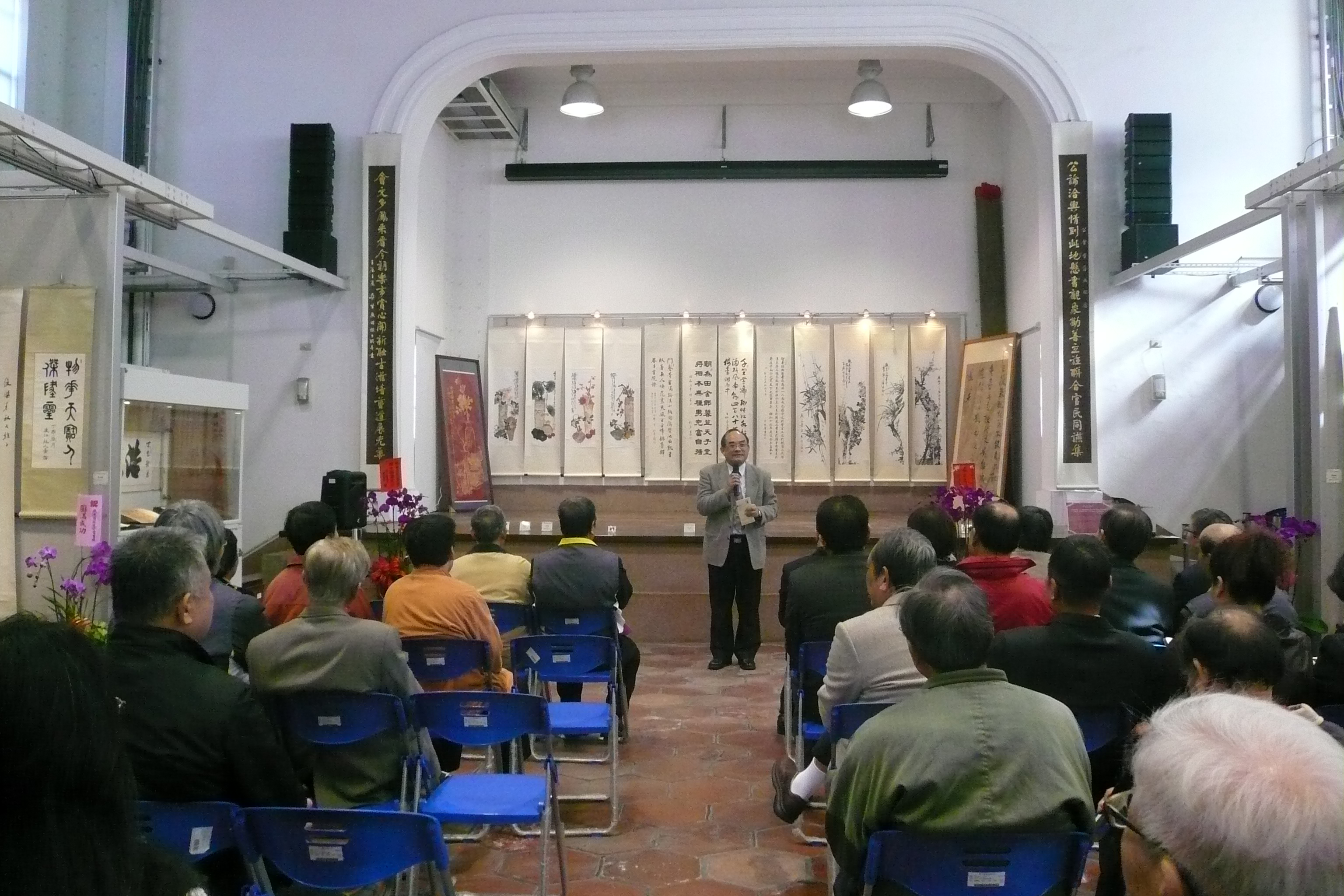 圖2：張鴻銘館長（中）受邀致詞之一