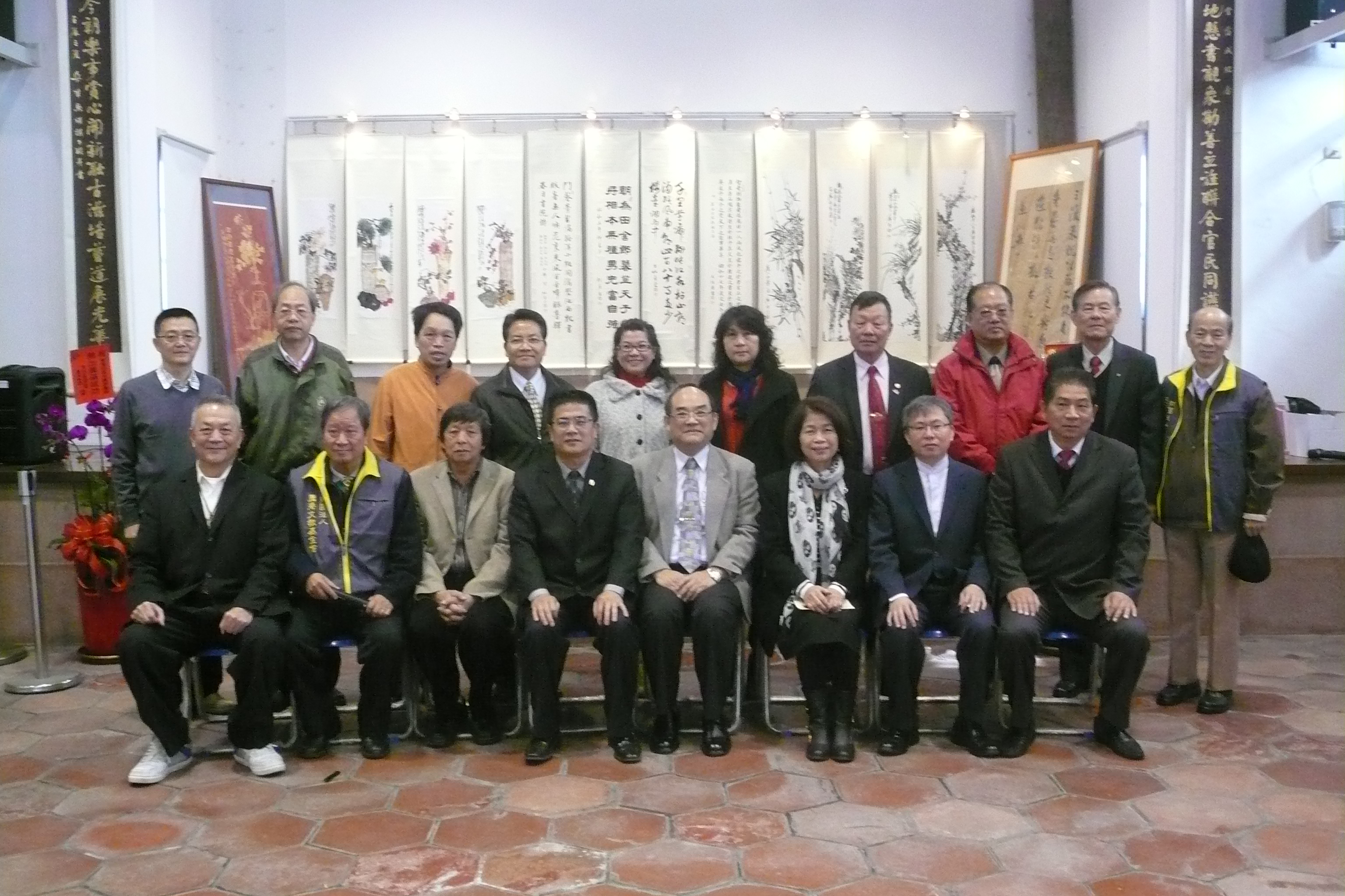 圖5：張鴻銘館長（前排右4）與出席貴賓合影